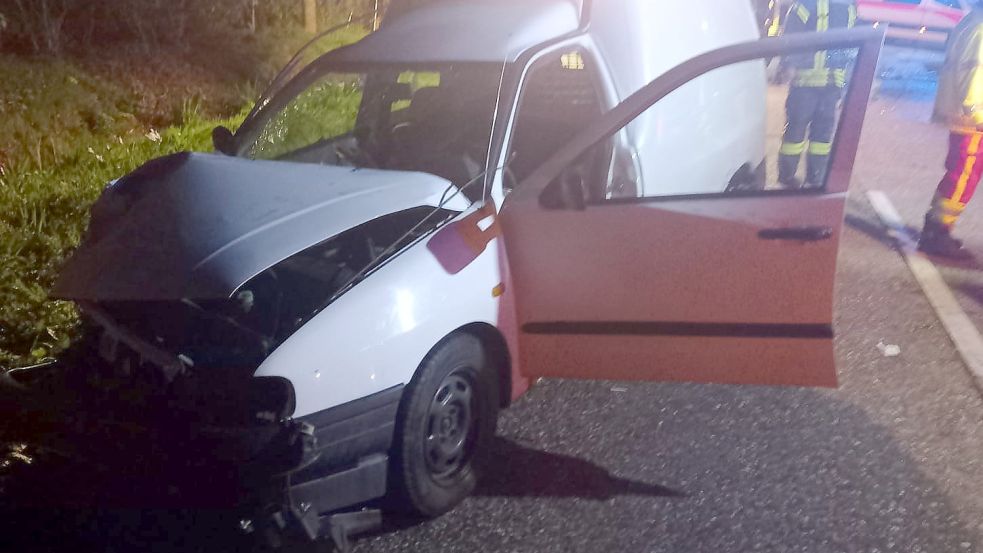 Auch dieses Fahrzeug war nach dem Zusammenstoß nicht mehr fahrbereit. Foto: Weers