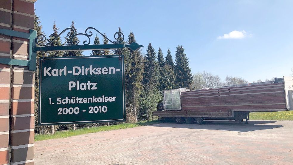 An der Papenburger Straße befindet sich angrenzend zum bestehenden Schützenhaus nordöstlich eine freie Fläche. Auf dieser freien Fläche ist der Neubau des Kindergartens geplant. Foto: Ammermann