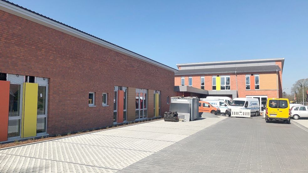 Für den Neubau des Campus-Gebäudes in Ihrhove wurden Aufträge vergeben, unter anderem für Bodenbelagsarbeiten. Foto: Ammermann