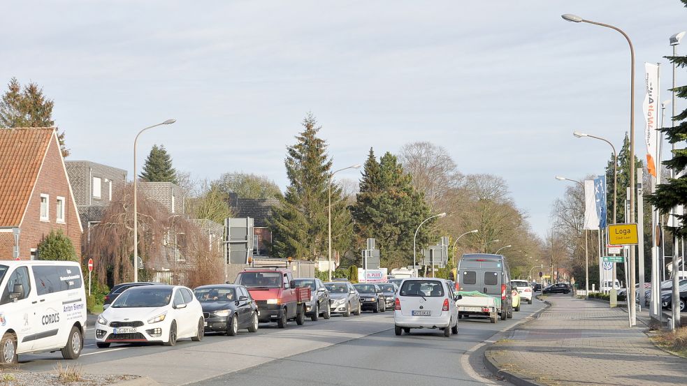 Drei Wochen lang wird in den Sommerferien die Hauptstraße in Loga gesperrt. Foto: Wolters/Archiv