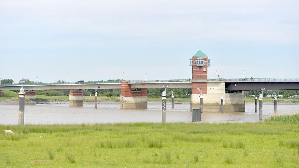 An der Jann-Berghaus-Brücke wird gearbeitet. Foto: Ortgies/Archiv