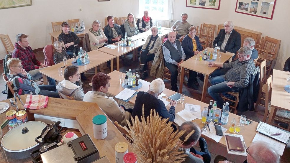 23 Mitglieder des Möhlenkrings versammelten sich im April in der Mühle in Rhaude. Foto: privat