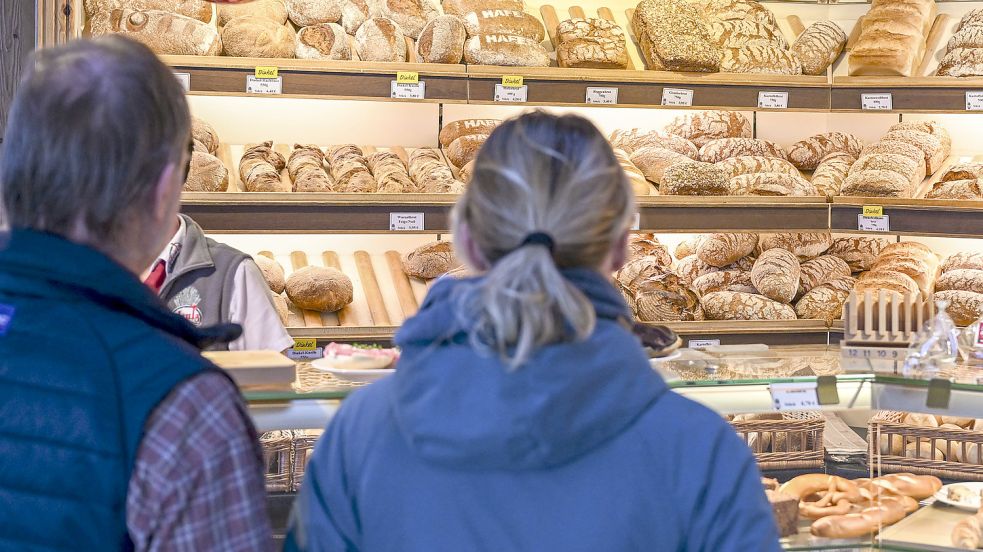 Mit frischen Brötchen in den Mai starten: Unsere Übersicht verrät, welche Bäcker öffnen. Foto: Kalaene/DPA