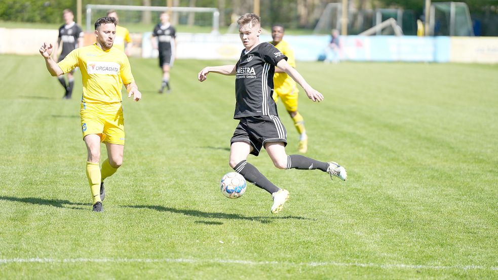 Nach dem 2:1-Sieg in Leer hat TuRa 07 (rechts) diesmal Heimrecht. Foto: Steenhoff