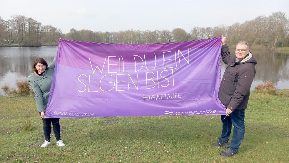 Pastorin Martina Neubarth und Superintendent Thomas Kersten laden ihre Gemeinden zum Tauffest am Hahnentanger See ein. Foto: Scherzer
