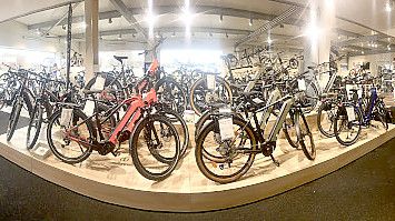 Hunderte von Fahrrädern undE-Bikes werden präsentiert. Zudem gibt es sehr viel Zubehör. Foto: privat