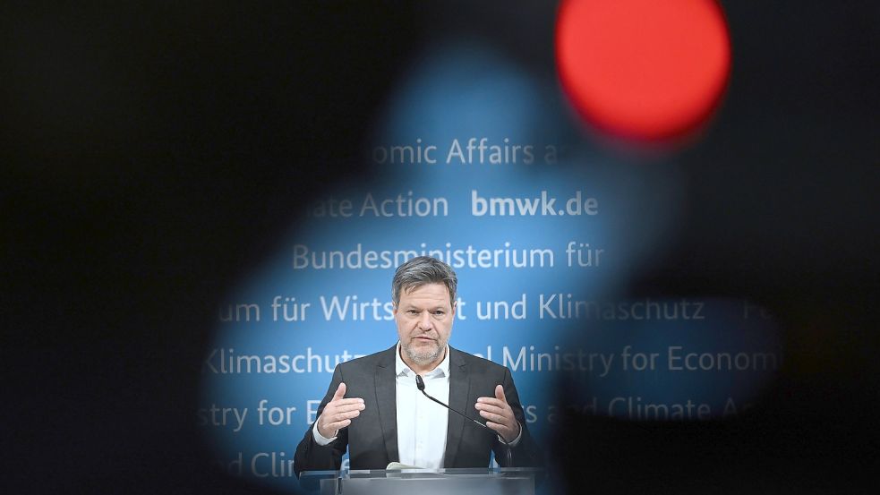 Wirtschaftsminister Robert Habeck steht für seine Pläne zum Heizungstausch in der Kritik. An welchen Stellen im Gesetzentwurf Änderungen gefordert werden. Foto: dpa/Britta Pedersen