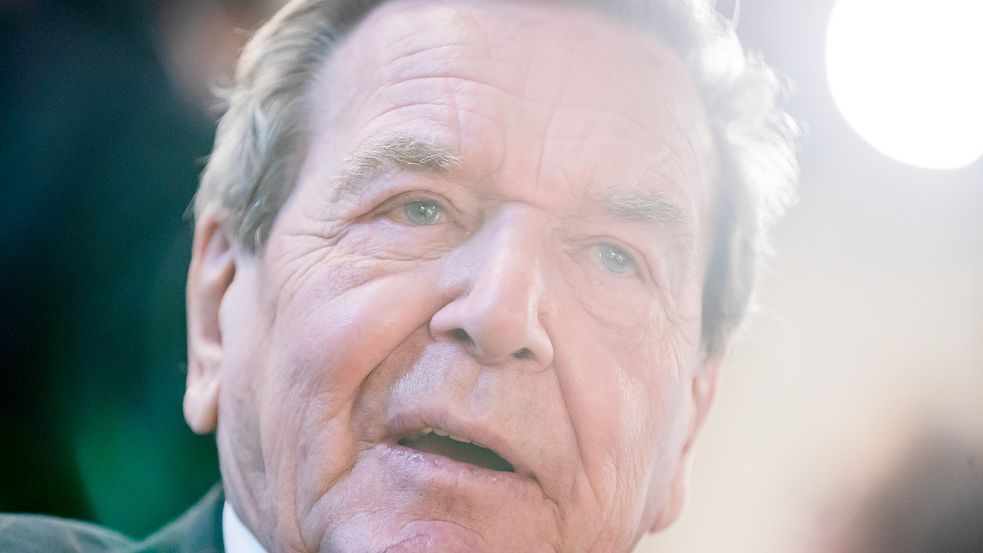 Ex-Bundeskanzler Gerhard Schröder vor Gericht: Stehen dem SPD-Politiker Büro und Mitarbeiter zu? Foto: dpa/Christoph Soeder