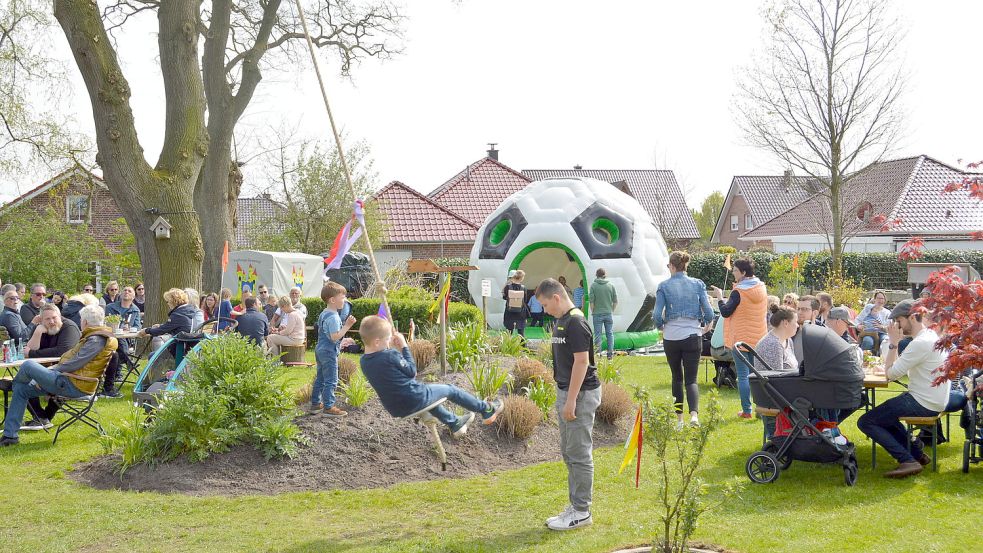 Viele Menschen besuchten das „Offene Gartencafé“. Foto: Weers