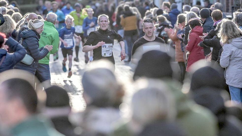 Der Ossiloop begann am 25. April in Bensersiel und endet am kommenden Freitag, 12. Mai, in Leer. Clarissa Scherzer nimmt teil und berichtet über die Kuriositäten am Rande der Laufveranstaltung. Foto: Ortgies