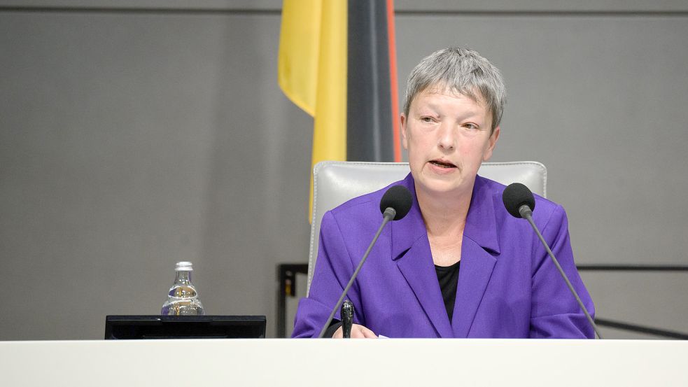 „Sicherlich kämen wir auch mit weniger Stellvertreterinnen und Stellvertretern aus. Das hat ja die Vergangenheit gezeigt“: Niedersachsens Landtagspräsidentin Hanna Naber (SPD). Foto: Julian Stratenschulte/dpa