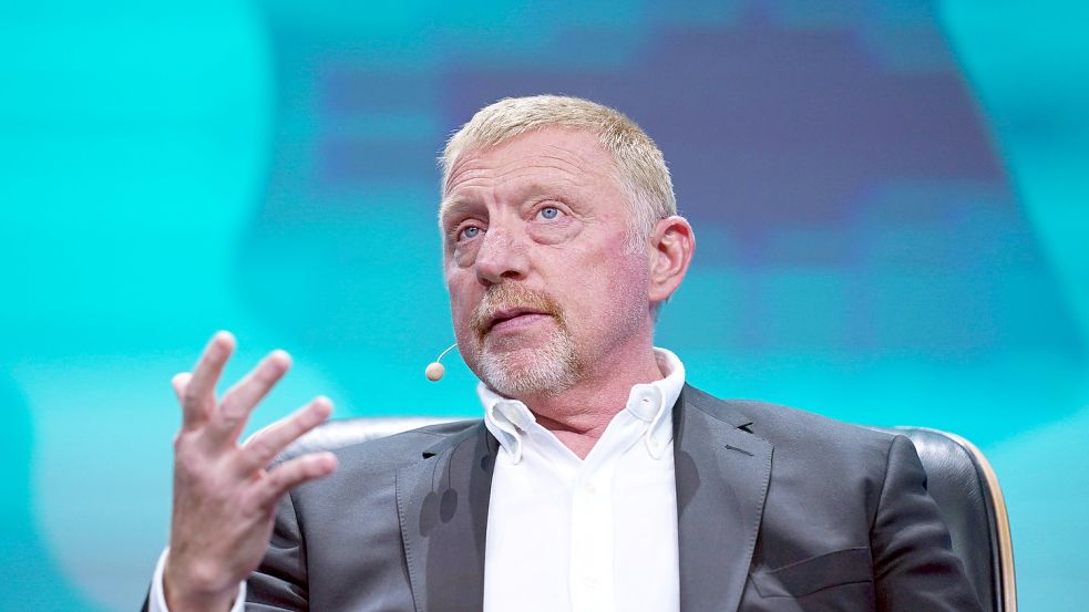 Zum Abschluss des Konferenz-Teils stand Tennis-Legende Boris Becker OMR-Geschäftsführer Philipp Westermeyer Rede und Antwort. Foto: dpa/Marcus Brandt