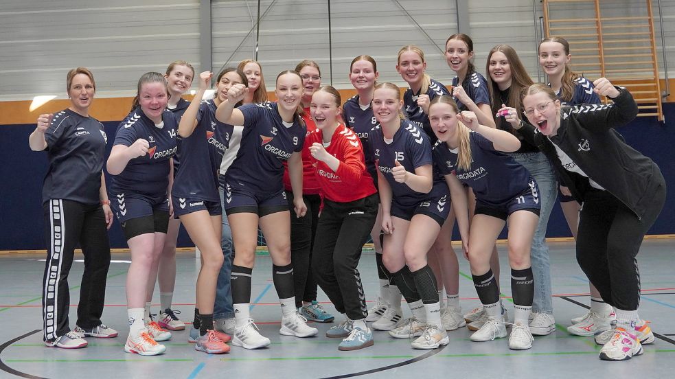 Eine tolle Saison schlossen die A-Juniorinnen aus Ostrhauderfehn und Ihrhove mit der Meisterschaft ab. Foto: Steenhoff