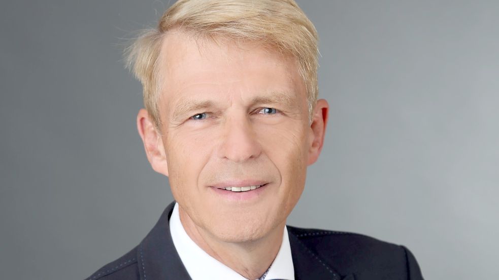 Dr. Bernhard Brons, Präsident der Industrie- und Handelskammer für Ostfriesland und Papenburg, wünscht sich mehr Tempo bei der Planung von Infrastrukturprojekten. FOTO: FOTO BRUNKE EMDEN