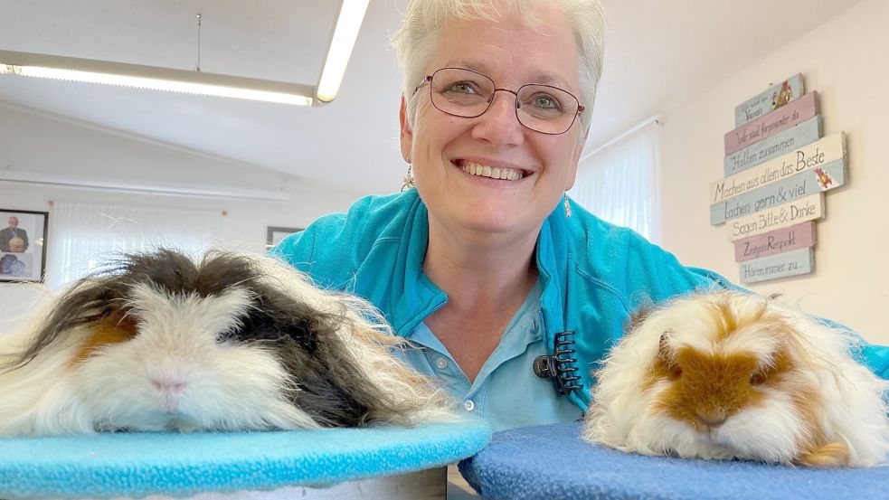 Dana Jansen aus den Niederlanden mit zweien ihrer Langhaar-Merinos. Foto: Janßen