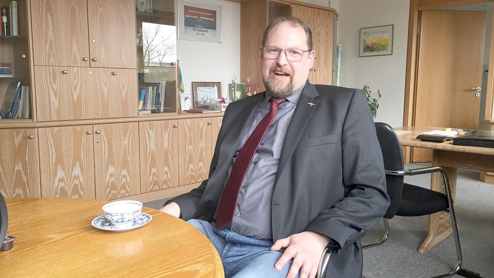 Bürgermeister Thomas Otto wird im Ehrenamt Ratsherr in der Gemeinde Uplengen. Foto: Kruse