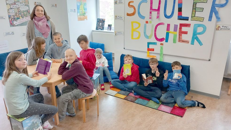 Die Schüler haben die Bücherei eingerichtet. Foto: Scherzer