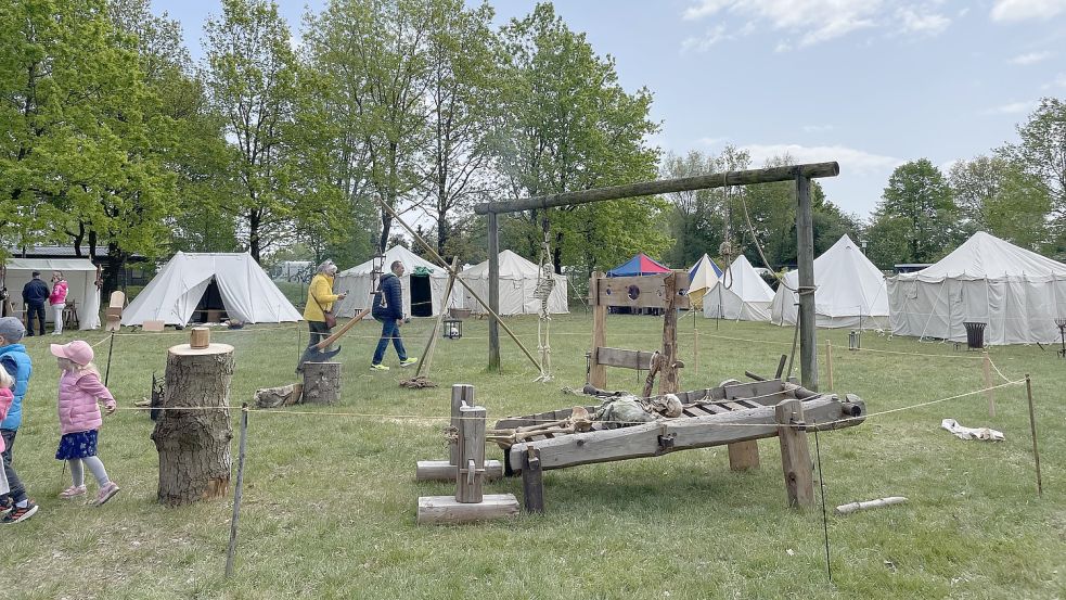 Mit Missetätern ging man früher nicht zimperlich um, wie das Gerippe auf der Streckbank beweist.