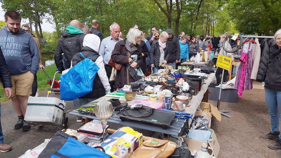 Auf einer Länge von zehn Kilometern boten mehr als 2000 Aussteller gebrauchte und neue Ware an. Foto: Passmann