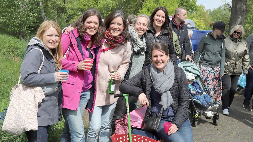 Sandra, Julia, Luise, Katrin, Edyta und Kerstin aus Hannover, Bremen und Hamburg kennen sich seit der Schulzeit und besuchen seit 24 Jahren gemeinsam den Riesenflohmarkt.