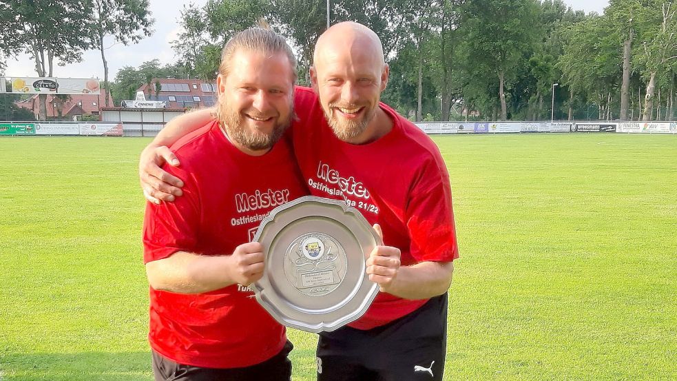 Andreas (links) und Stefan Brelage wurden mit der U23 von TuRa vergangene Saison sogar Ostfrieslandliga-Meister. Foto: Damm