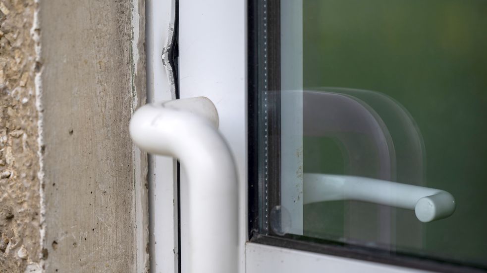 So wie hier brachen jetzt in Strücklingen Unbekannte die Terrassentür einer Wohnung in Strücklingen an der Eschstraße auf und stahlen dort Geld. Foto: Schmidt / DPA