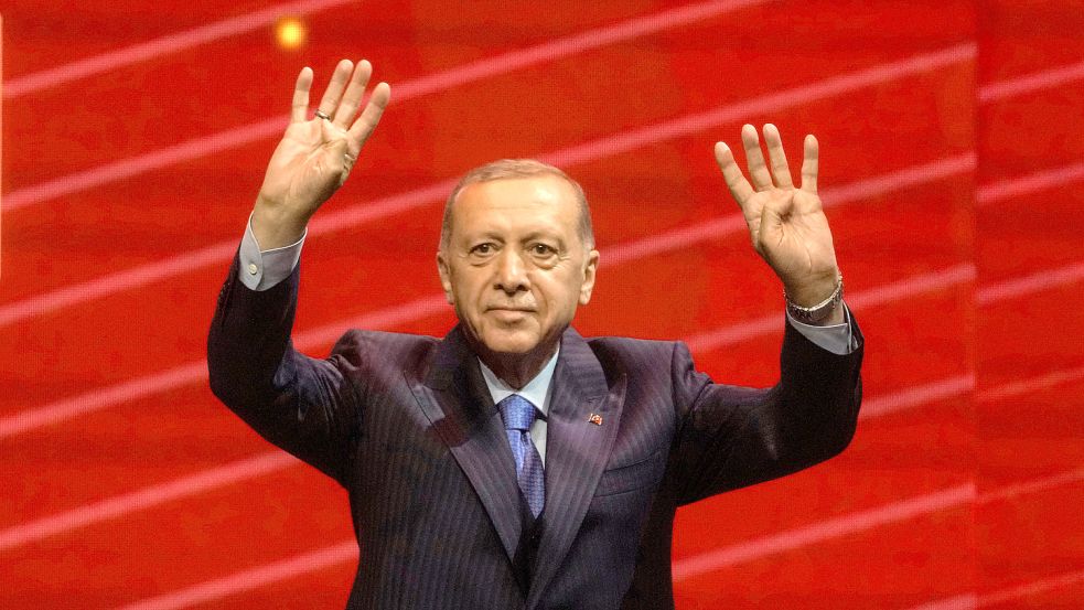Im ersten Wahlgang erhielt Erdogan zwar die meisten Stimmen, verpasste allerdings die absolute Mehrheit. In die Stichwahl geht er als Favorit. Foto: dpa/AP/Khalil Hamra