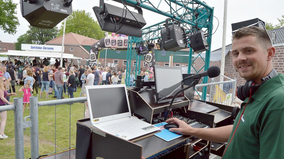 Wie im vergangenen Jahr wird Jannes Schulte auch dieses Mal wieder als Discjockey bei der Holter Pfingstwiese aktiv sein. Archivfoto: Weers