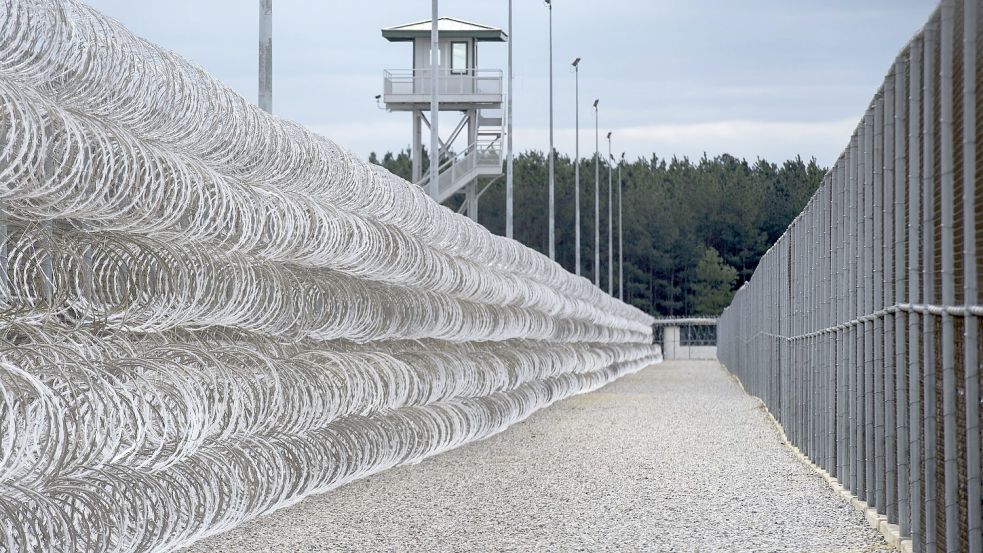 Ein Häftling soll in den USA völlig sich selbst überlassen worden sein - trotz Hinweisen auf seinen schlechten Zustand. Die Folge: Er starb an Verwahrlosung. Foto: dpa/AP/Sean Rayford