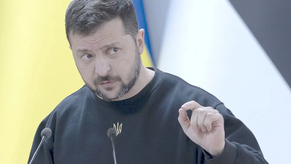 Der ukrainische Präsident Wolodymyr Selenskyj soll laut einem Bericht nach Deutschland kommen. Foto: dpa/AP/Andrew Kravchenko