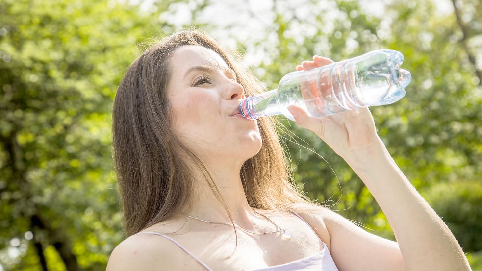 Mit 123 Litern Mineralwasser jährlich pro Kopf ist Wasser das beliebteste alkoholfreie Getränk der Deutschen. Foto: dpa/Christin Klose