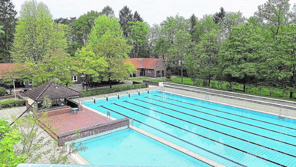 Seit Mitte Mai ist das Freibad beim Waldstadion in Papenburg erstmals wieder geöffnet. Foto: Rike Westendorf