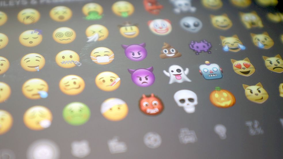 Millionen von Menschen nutzen Emojis im Internet. Foto: imago images/Rene Traut