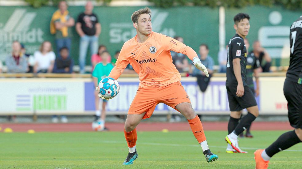 Flemming Niemann bestritt in der frisch beendeten Saison 31 Regionalliga-Spiele für den BSV Rehden – eines davon beim 2:1-Sieg gegen Kickers Emden. Foto: Imago