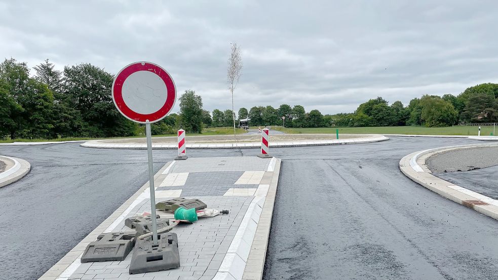 Der neue Kreisverkehr an der Ellerbrocker Straße soll bis Juli, der Münsterlandring bis September 2023 fertiggestellt sein. Foto: Stix