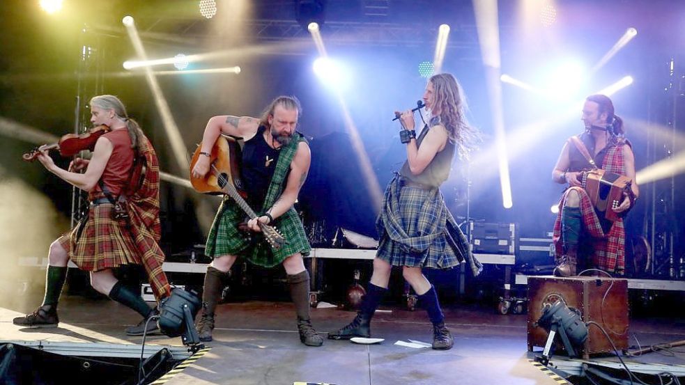 Die Groninger Band „Rapalje“ tritt am Freitagabend auf dem Parkplatz beim Ihrhover Rathaus auf. Foto: Privat