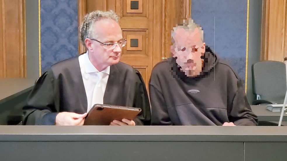 Der Angeklagte vor Gericht. Noch sind viele Fragen in Schwerin offen. Foto: Andreas Frost