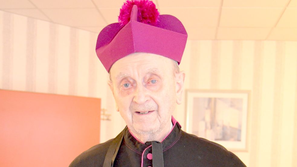 Der frühere Saterländer Pfarrer August Vornhusen war am Pfingstsonntag im Alter von 97 Jahren gestorben. Am Mittwoch, 7. Juni, wird er bei der Johanniterkapelle in Bokelesch beigesetzt. In dieser Kapelle hatte Vornhusen, der Magistralkaplan der Malteser war, viele Jahre lang Andachten gehalten. Foto: Fertig