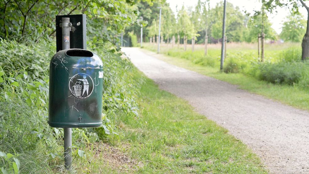 Diese Fläche vor dem Fehntjer Berg soll in die Neugestaltung einbezogen werden. Das ist eines der Ergebnisse des Treffens. Foto: Lüppen