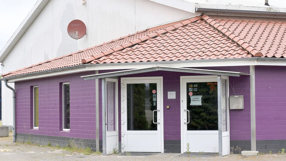 Was wird aus Friesoythes Diskothek? Seit November 2021 sind die Türen der Tanzbar geschlossen. Unter dem Namen „Empire“ wird das Lokal nicht mehr öffnen, das Gewerbe ist abgemeldet. Foto: Hahn