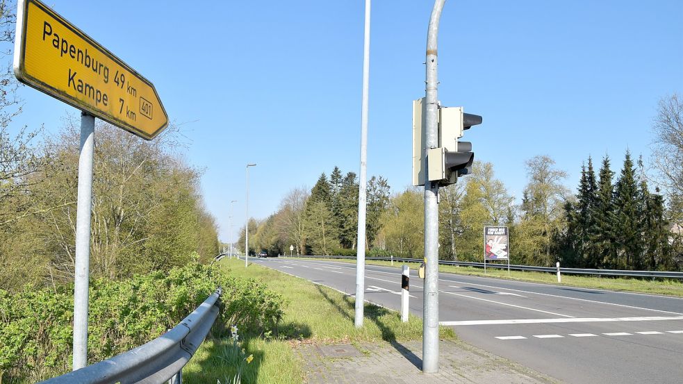 Am kommenden Mittwoch, 14. Juni, startet die Grundsanierung der Bundesstraße 401 zwischen Kampe und Edewecht. Während der Bauarbeiten, die bis zum Frühjahr 2024 dauern, wird die Straße voll gesperrt sein. Foto: Stix