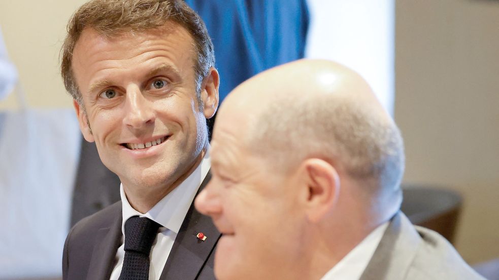 Sieht harmonisch aus, war es zuletzt aber nicht: Jetzt hat Bundeskanzler Olaf Scholz den französischen Präsidenten Emmanuel Macron zum Essen eingeladen. Foto: Ludovic Marin