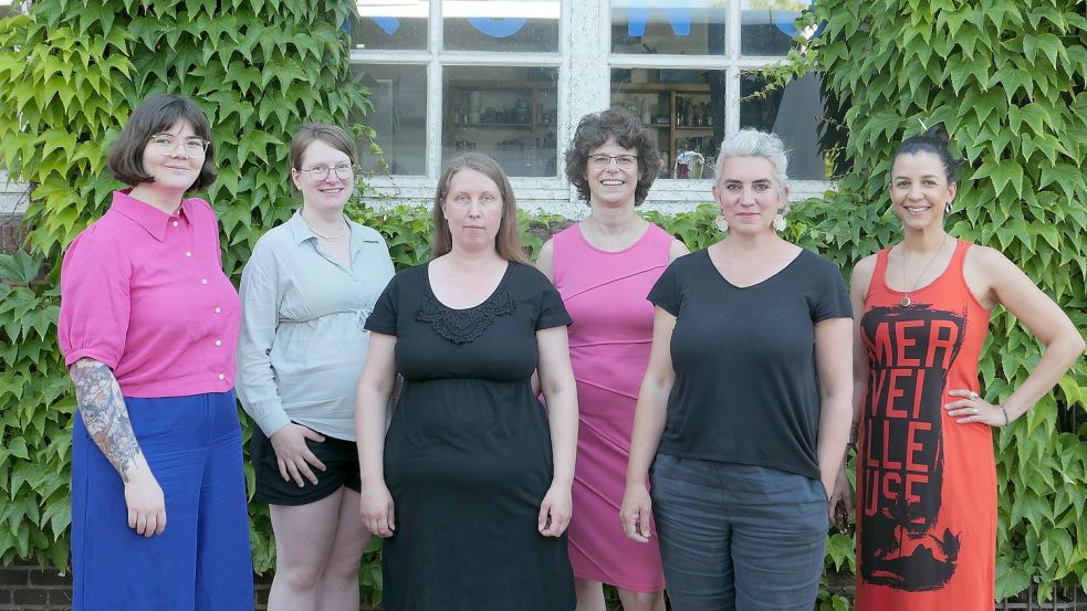 Die Initiatorinnen: Julia Löwen, Kathrin Freudenberg, Anja Lamely, Elenor Sinon-Löcken (Kaufm. Geschäftsführung), Katharina Birch (Künstl. Leitung) und Ceciana Franca. Foto: Kulturwerkstatt