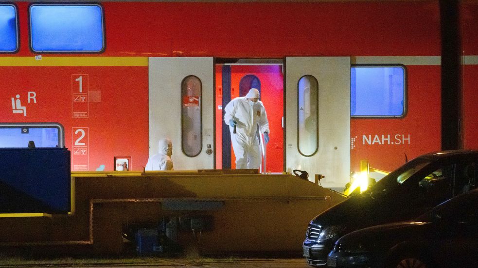 In einem Regionalzug bei Brokstedt starben zwei Menschen durch Messerstiche. Bundesinnenministerin Nancy Faeser will auch als Reaktion darauf Messer im Zug verbieten. Foto: dpa