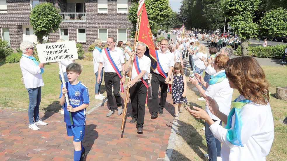 Der Gesangverein „Harmonia“ Harkebrügge war in Ramsloh dabei. Foto: Passmann