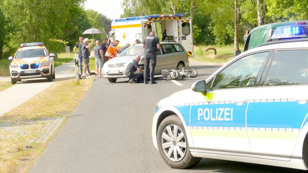 Am späten Mittwochnachmittag kam es auf der Schwarzmoorstraße in Collinghorst zu einem schweren Unfall. Foto: Wieking