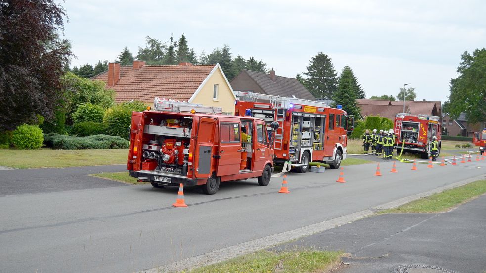 Einsatzort war ein leerstehendes Gebäude an der Osterfehntjer Kirchstraße. Foto: Fertig