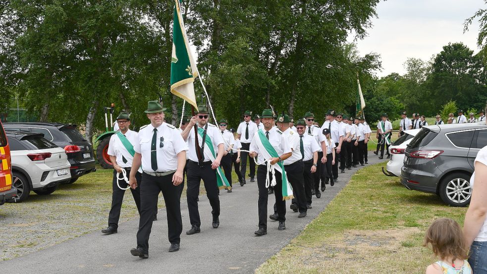 Zum ersten Mal nach der Corona-Pandemie konnte der Schützenverein Holterfehn wieder einen Festumzug machen. Foto: Privat