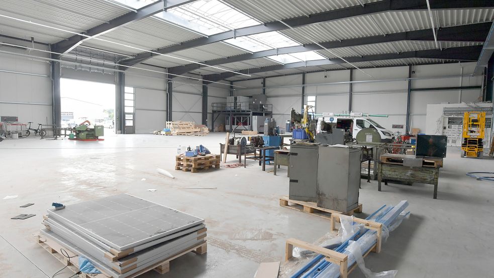 Noch liegt in der neuen Halle vieles herum: Der Umzug ist in vollem Gang. Foto: Ortgies
