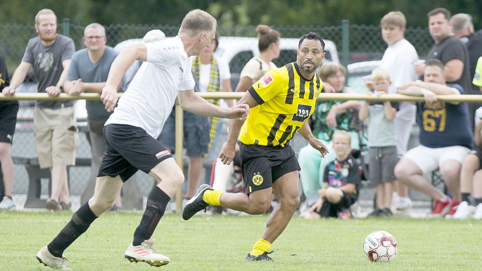 Antonio da Silva (rechts) absolvierte von 2010 bis 2012 27 Bundesligaspiele unter Jürgen Klopp und wurde mit dem BVB zweimal Deutscher Meister und Pokalsieger. Foto: Doden/Emden